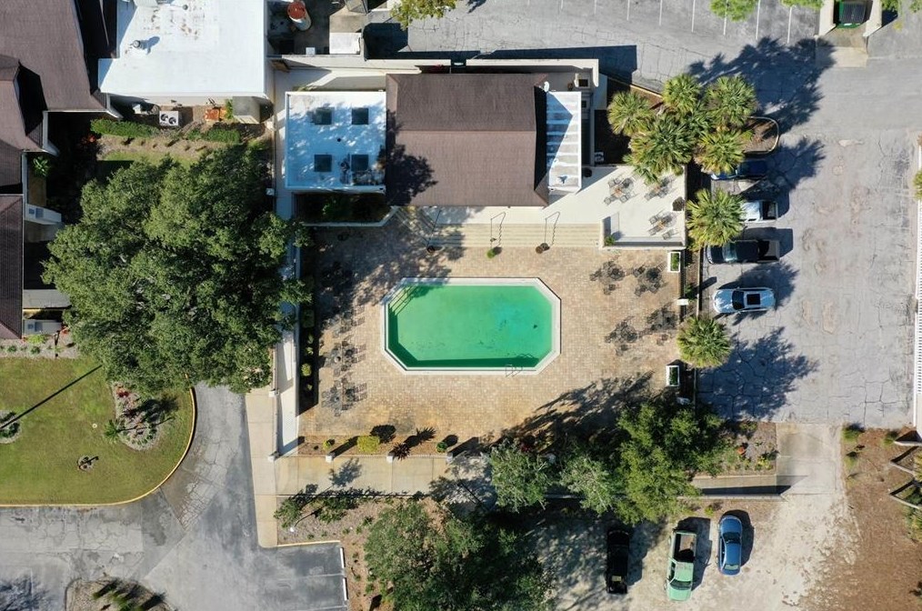 18 Lago Vista Pl, Palm Coast FL  32164-7721 exterior
