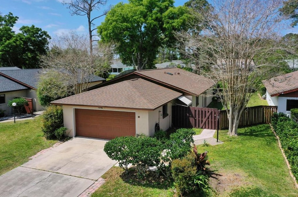 18 Lago Vista Pl, Palm Coast FL  32164-7721 exterior