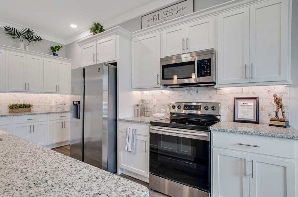 6 Ln Mancha Dr, Palm Coast FL  32137-9610 exterior