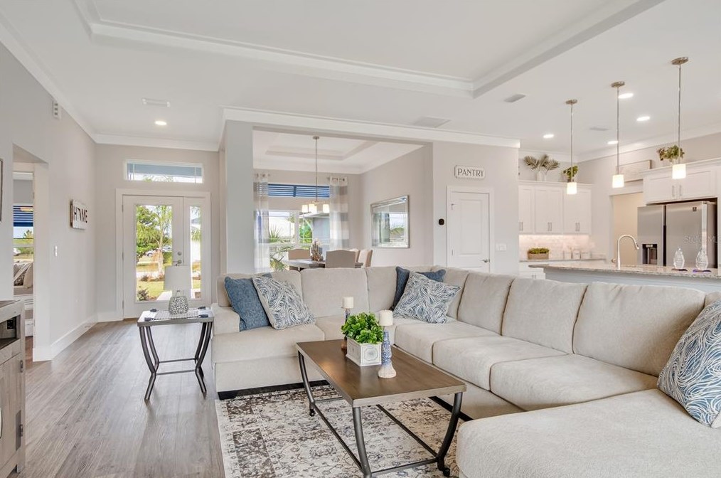 6 Ln Mancha Dr, Palm Coast FL  32137-9610 exterior