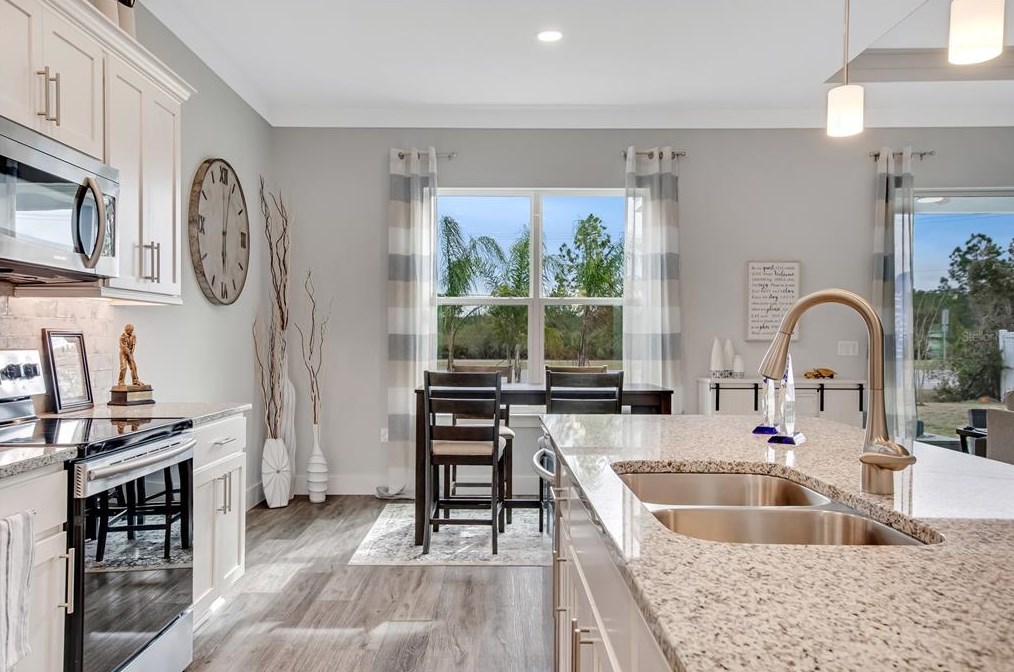 6 Ln Mancha Dr, Palm Coast FL  32137-9610 exterior