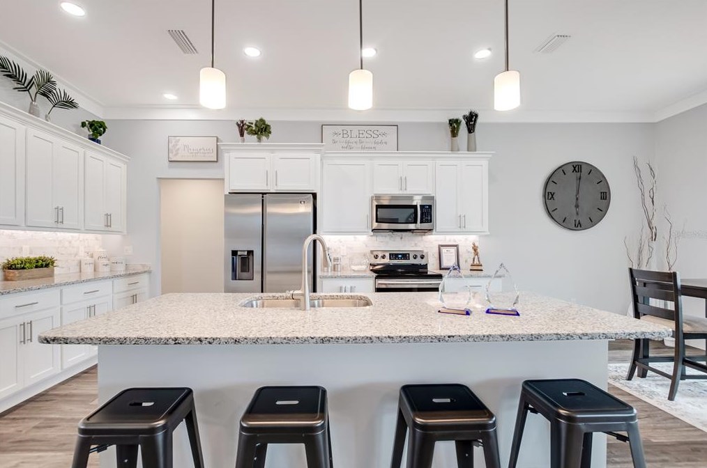 6 Ln Mancha Dr, Palm Coast FL  32137-9610 exterior