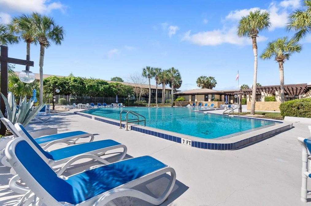 42 Clubhouse Dr, Palm Coast FL  32137-8135 exterior