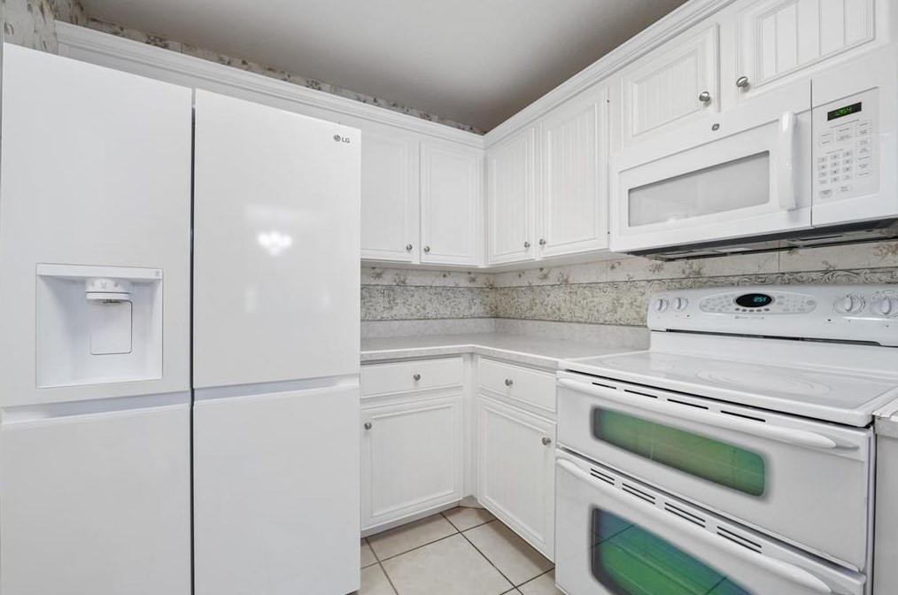 2242 Candlewood Ln, New Smyrna FL  32168-9721 exterior