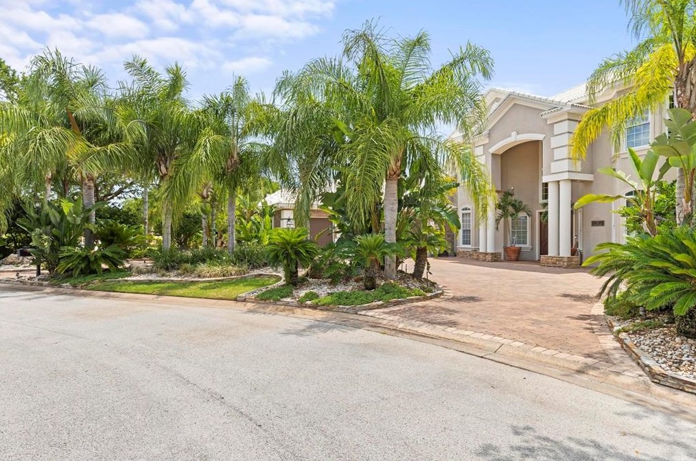 1 Caitlin Ct, Palm Coast FL  32137-4323 exterior