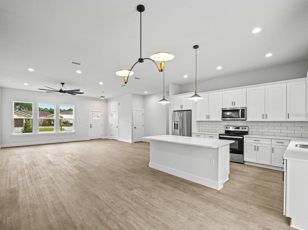 6 Lindberg Pl, Palm Coast FL  32137-9548 exterior