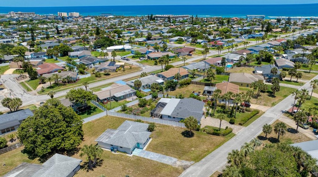 47 Sandra Dr, Ormond Beach FL  32176-3120 exterior