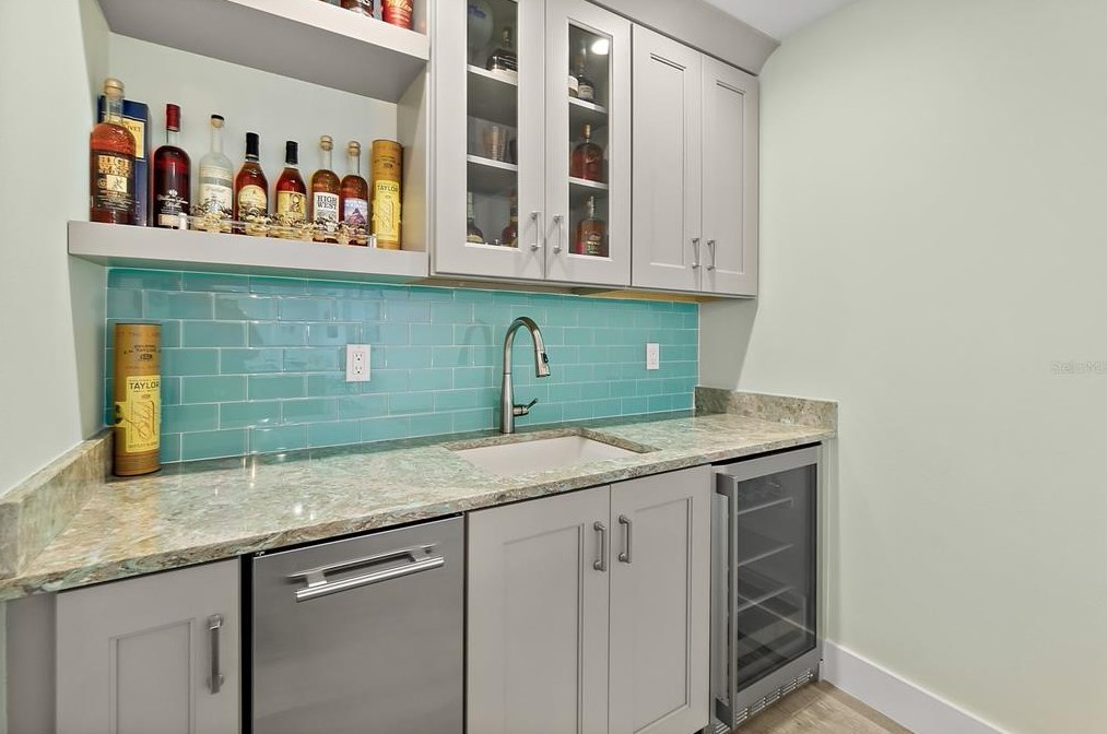 4711 Atlantic Ave, Daytona Beach FL 32127-7103 exterior