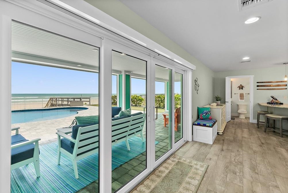 4711 Atlantic Ave, Daytona Beach FL 32127-7103 exterior