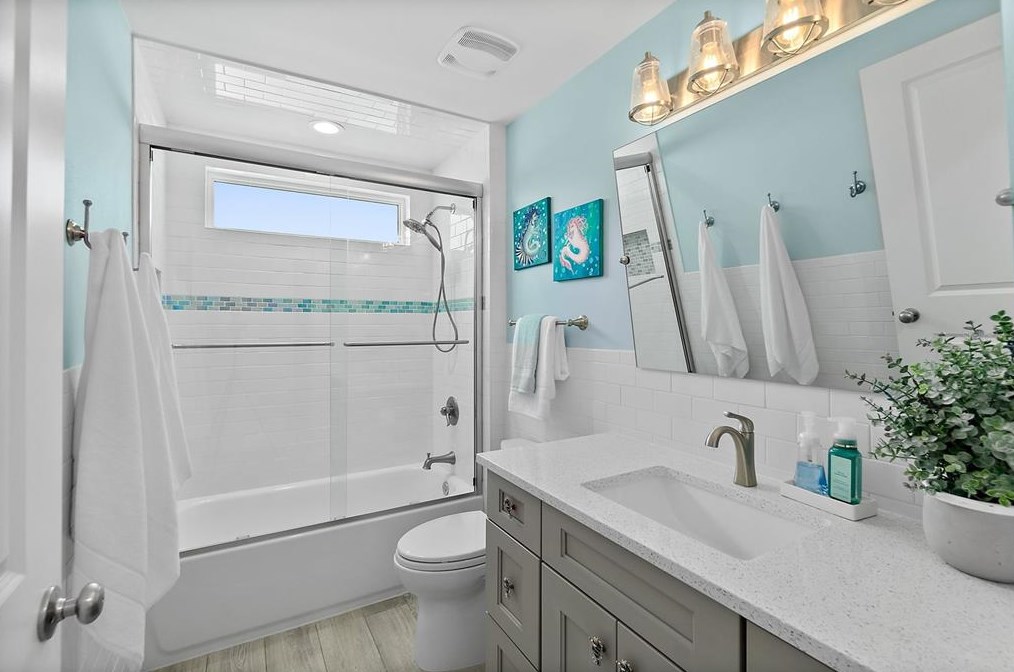 4711 Atlantic Ave, Daytona Beach FL 32127-7103 exterior