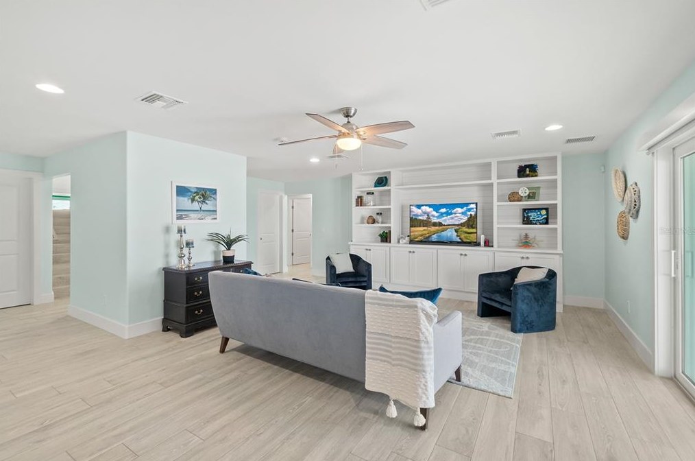 4711 Atlantic Ave, Daytona Beach FL 32127-7103 exterior