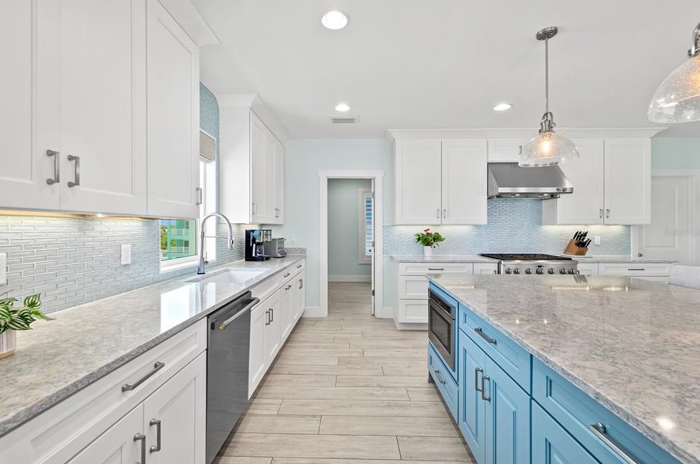 4711 Atlantic Ave, Daytona Beach FL 32127-7103 exterior