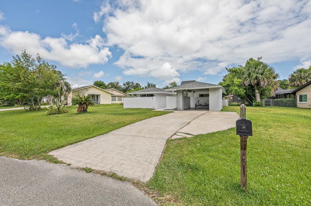 5 Ferdinand Ln, Palm Coast FL  32137-8216 exterior