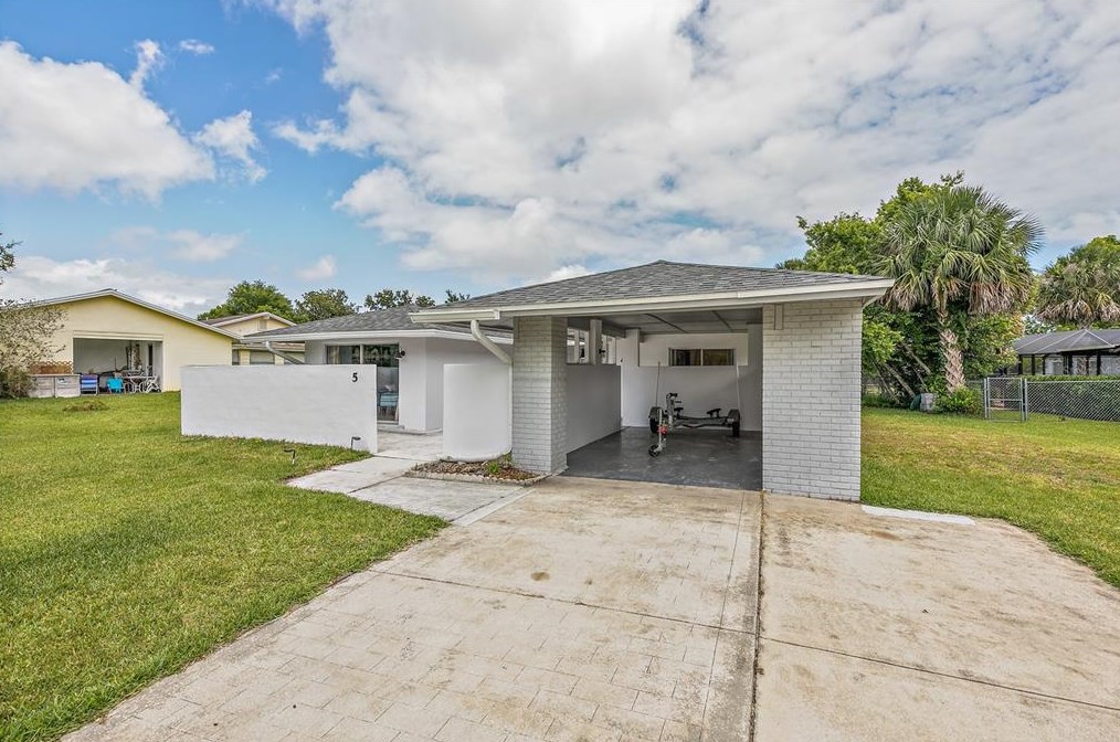 5 Ferdinand Ln, Palm Coast FL  32137-8201 exterior