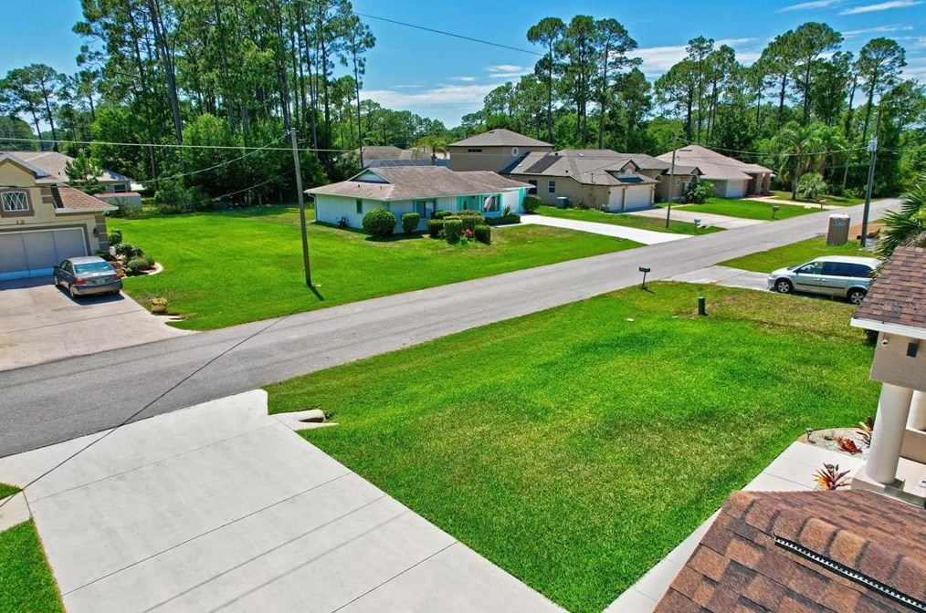 11 Ballard Ln, Palm Coast FL  32137-8855 exterior