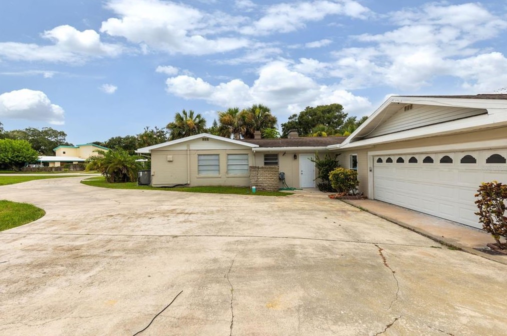 1175 John Anderson Dr, Ormond Beach FL 32176-3719 exterior