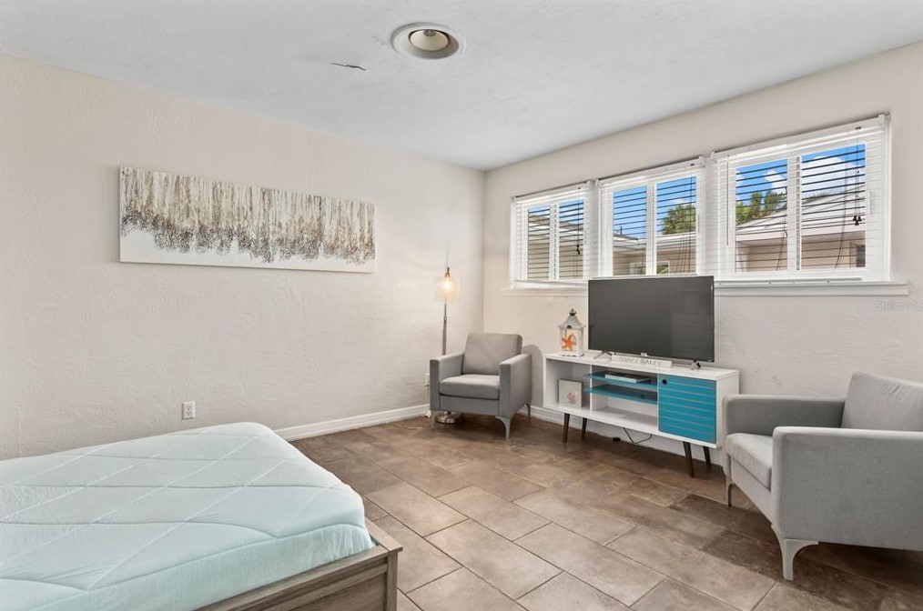 1175 John Anderson Dr, Ormond Beach FL 32176-3719 exterior