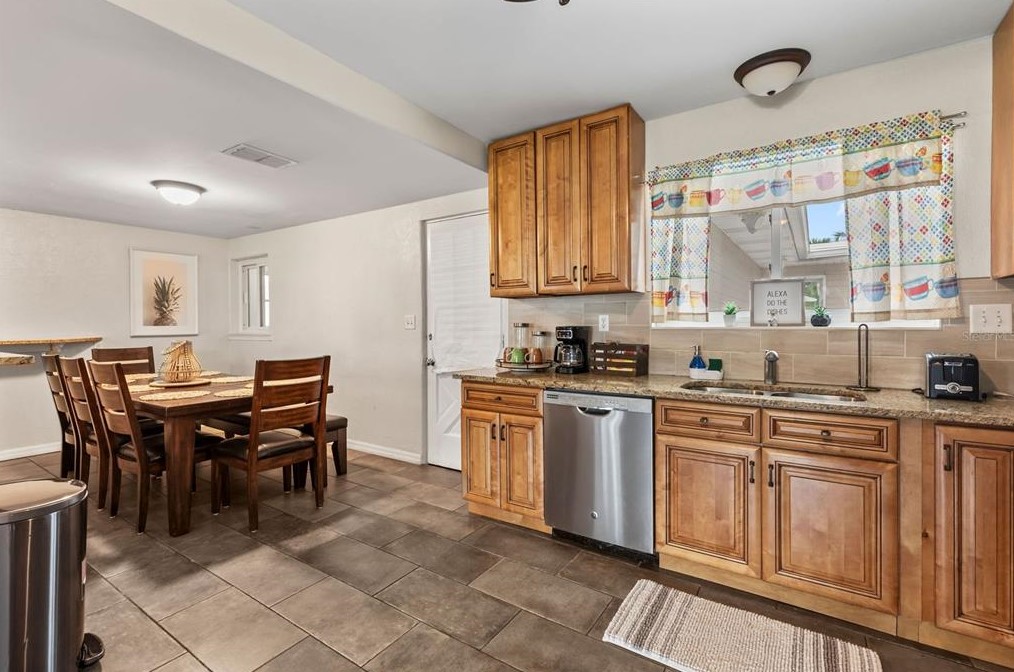 1175 John Anderson Dr, Ormond Beach FL 32176-3719 exterior