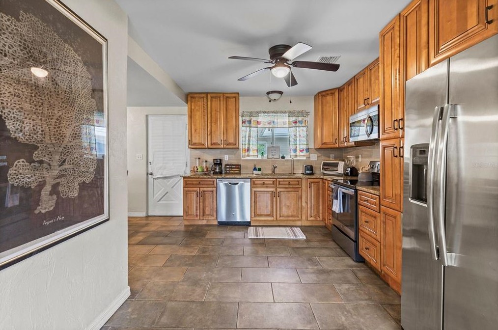 1175 John Anderson Dr, Ormond Beach FL 32176-3719 exterior