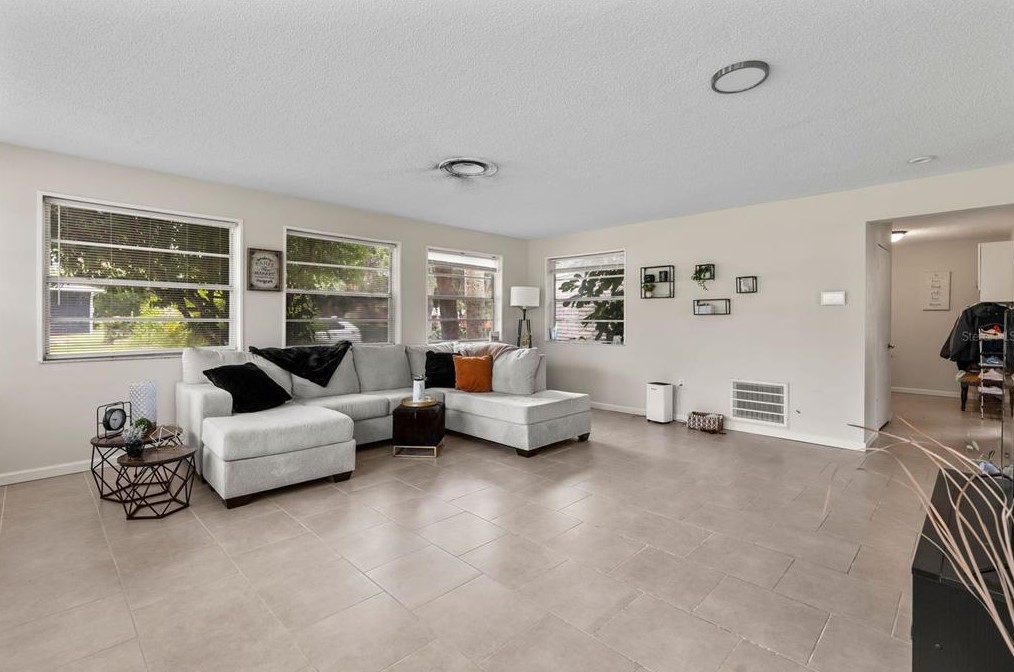 1175 John Anderson Dr, Ormond Beach FL 32176-3719 exterior