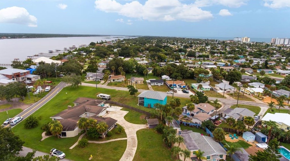 1175 John Anderson Dr, Ormond Beach FL 32176-3719 exterior