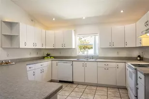 21 Utrillo Pl, Palm Coast, FL 32164 - Photo 5