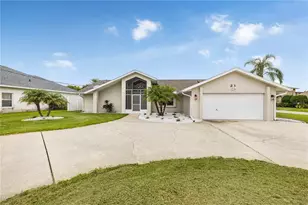 21 Cottonwood Ct, Palm Coast, FL 32137 - Photo 1