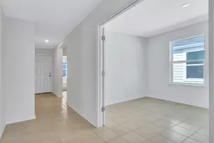 127 W Waverly Ln, Palm Coast, FL 32164 - Photo 3