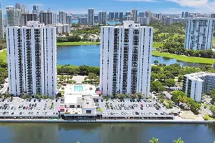 3675 N Country Club Dr, Miami, FL 33180 - Photo 25