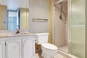 3675 N Country Club Dr, Miami, FL 33180 - Photo 31