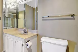 3675 N Country Club Dr, Miami, FL 33180 - Photo 31