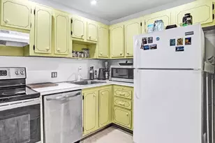 3675 N Country Club Dr, Miami, FL 33180 - Photo 29