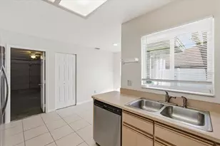 22 Pinelynn Ln, Palm Coast, FL 32164 - Photo 5