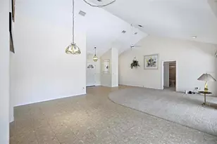 10 Castle Ct, Palm Coast, FL 32137 - Photo 9