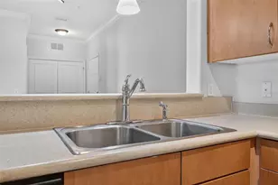 8290 W Gate Pkwy, Jacksonville, FL 32216 - Photo 11