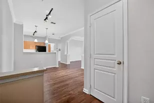 8290 W Gate Pkwy, Jacksonville, FL 32216 - Photo 3