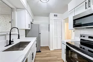 4445 Rayfield Dr, Sarasota, FL 34243 - Photo 17