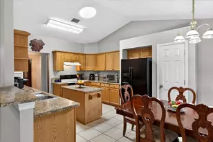 39 Princess Dolores Ln, Palm Coast, FL 32164 - Photo 3