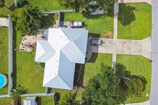 317 Shore Dr E, Oldsmar, FL 34677 - Photo 5