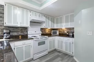 24 Fairways Cir, Palm Coast, FL 32137 - Photo 9