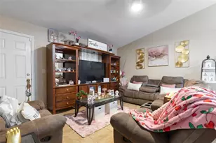 18 Regina Ln, Palm Coast, FL 32164 - Photo 7