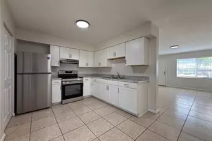 6104 SW 12 Pl, Gainesville, FL 32607 - Photo 3