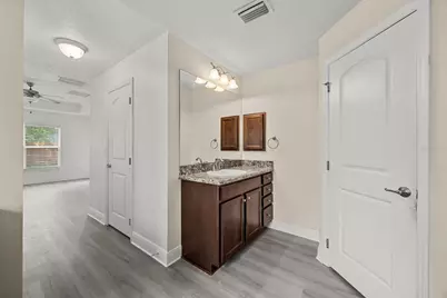 201 NE Greenbrier Avenue, Port Saint Lucie, FL 34983 - Photo 15