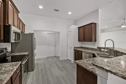 201 NE Greenbrier Avenue, Port Saint Lucie, FL 34983 - Photo 9