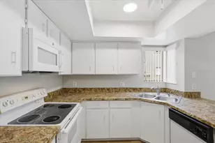 27 Oxford Ln, Palm Coast, FL 32137 - Photo 9