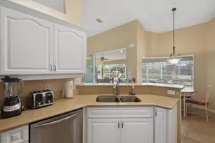 36 Cloverdale Ct N, Palm Coast, FL 32137 - Photo 5