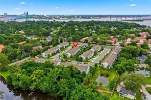 1680 Pottsburg Point Dr, Jacksonville, FL 32207 - Photo 11