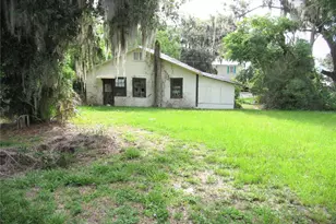 14 S Lake St, Crescent City, FL 32112 - Photo 5