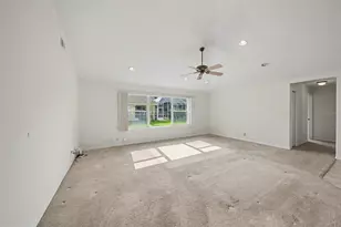10 Burbank Dr, Palm Coast, FL 32137 - Photo 9