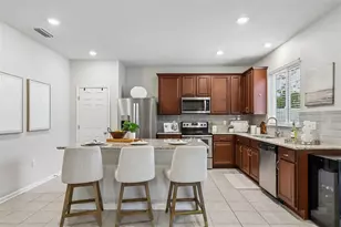 3077 Hawks Hl Ln, Jacksonville, FL 32216 - Photo 3
